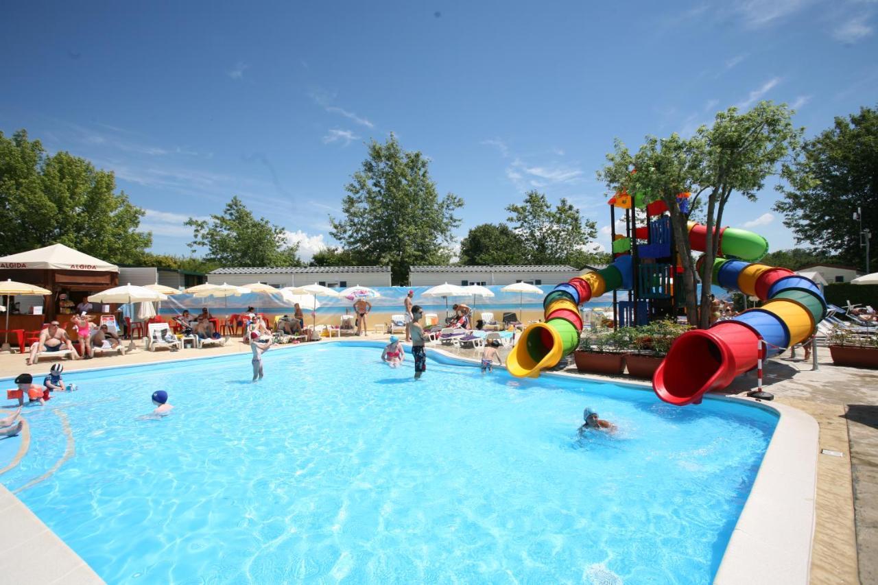 Happy Camp Mobile Homes In Butterfly Village Campeggio